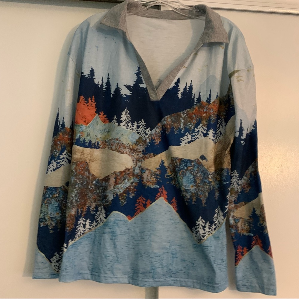 Mountain print v-neck